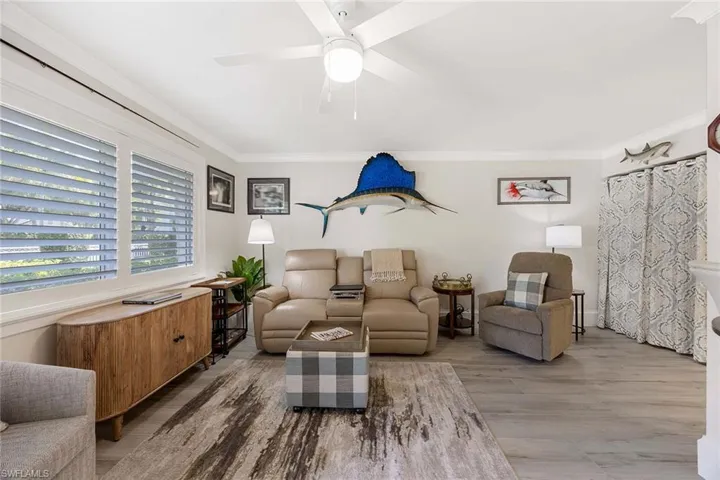 950  7th S AVE, Naples, FL 34102