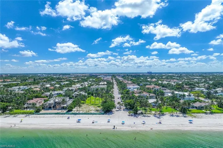 950  7th S AVE, Naples, FL 34102