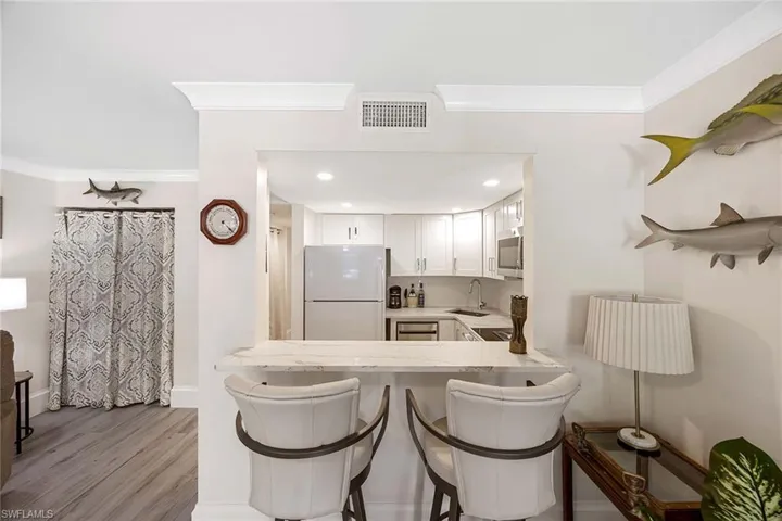 950  7th S AVE, Naples, FL 34102