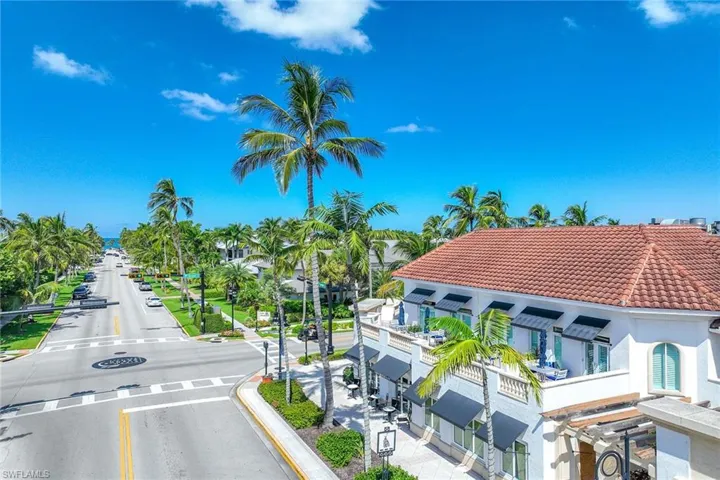 950  7th S AVE, Naples, FL 34102