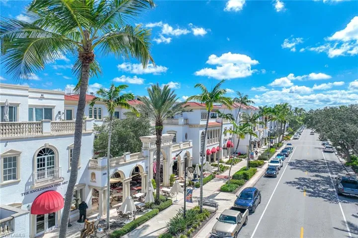 950  7th S AVE, Naples, FL 34102