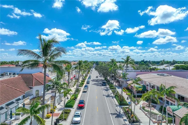 950  7th S AVE, Naples, FL 34102