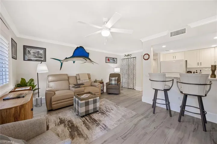 950  7th S AVE, Naples, FL 34102