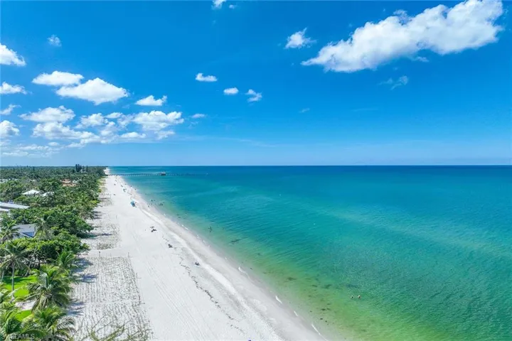 950  7th S AVE, Naples, FL 34102