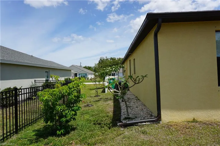 View of side yard
