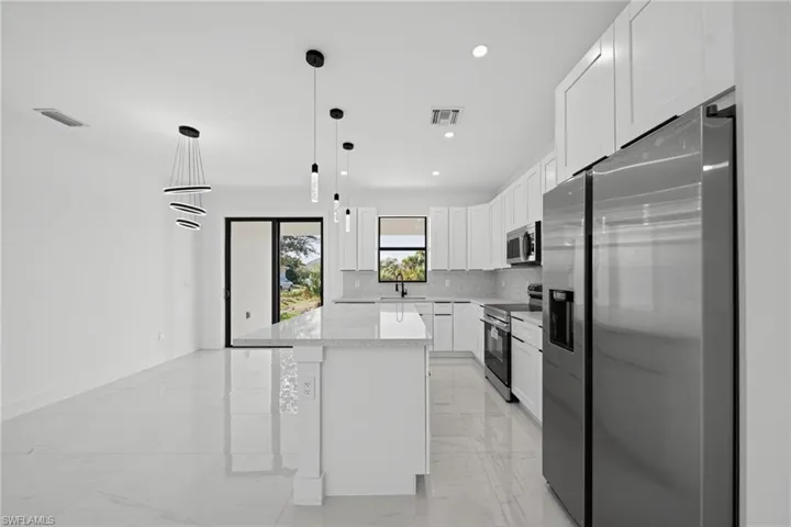 Kitchen / Dinning