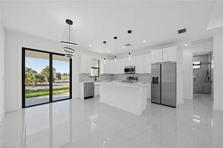 Kitchen / Dinning