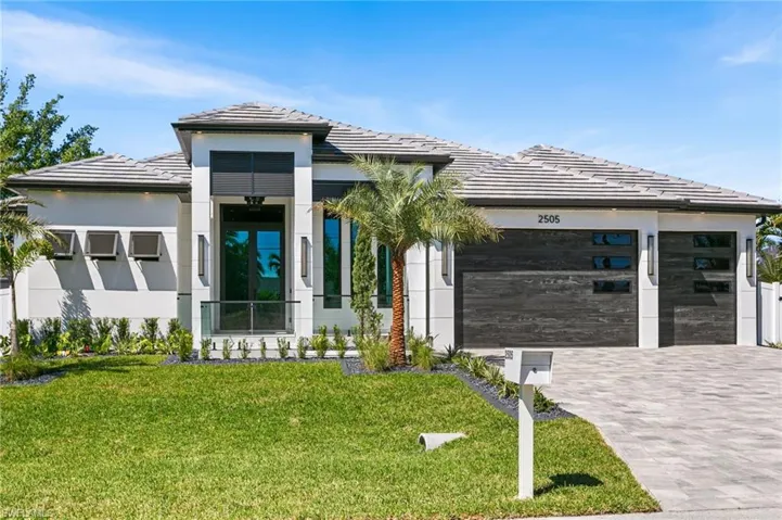FEATURES 4 BEDS, DEN/OFFICE, 3 FULL BATHS & 2 HALF-BATHS, SCREENED LANAI