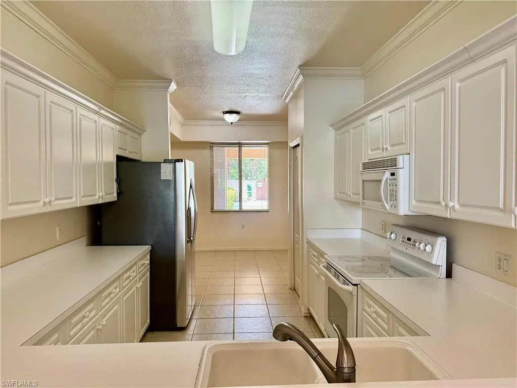8450 Kingbird LOOP, Estero, FL 33967,225063037