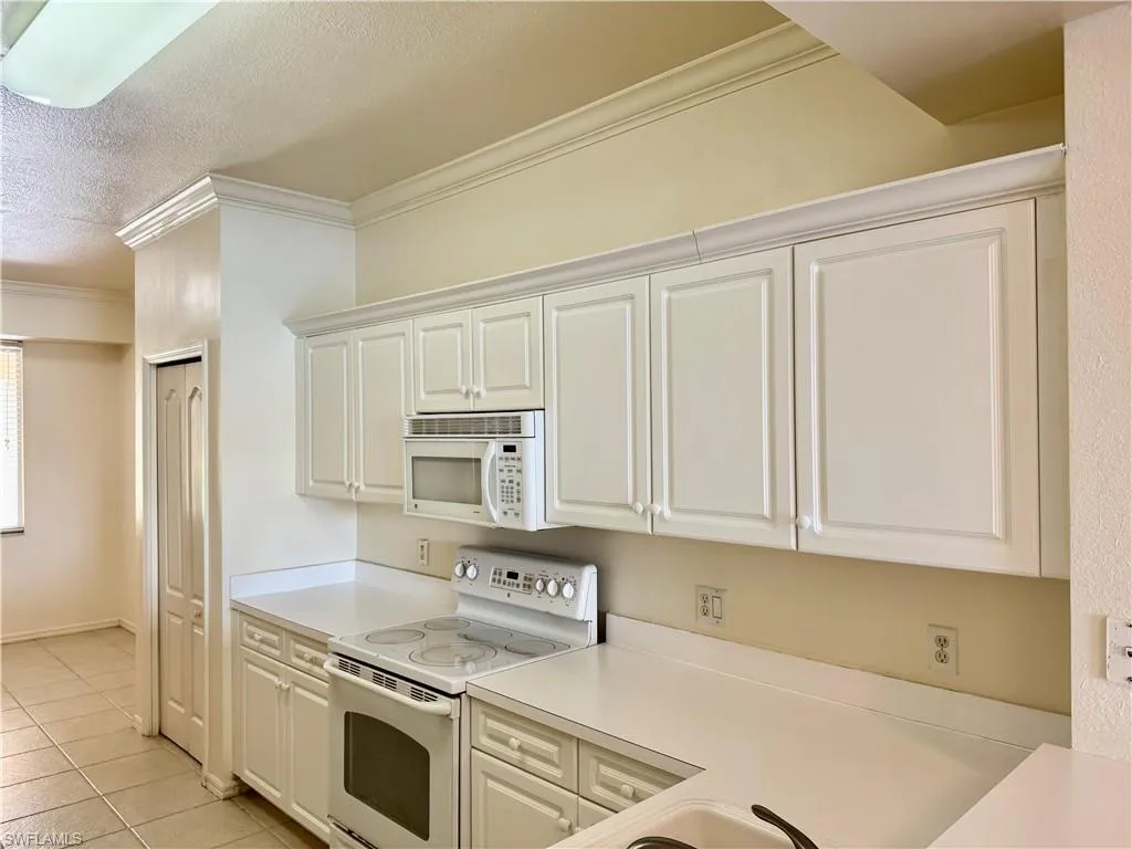 8450 Kingbird LOOP, Estero, FL 33967,225063037