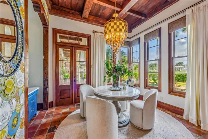 Breakfast room off kitchen