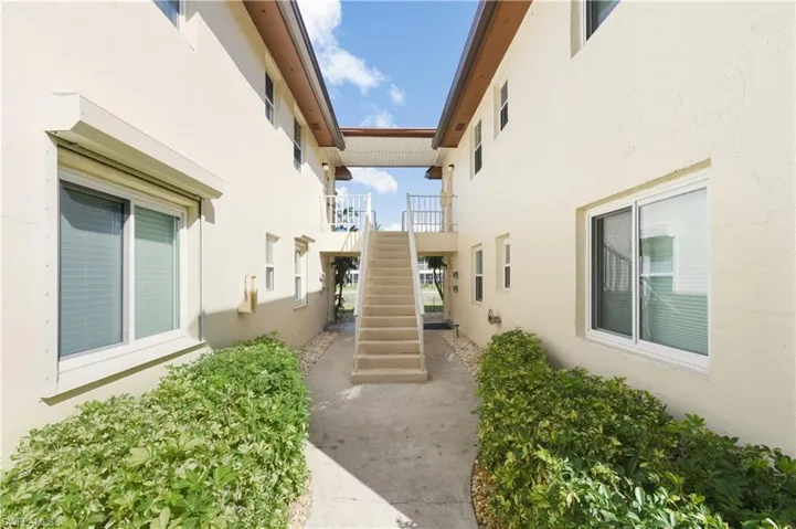 1155  Sandpiper  ST, Naples, FL 34102