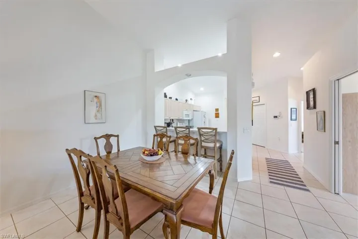 6175  Mandalay  CIR, Naples, FL 34112