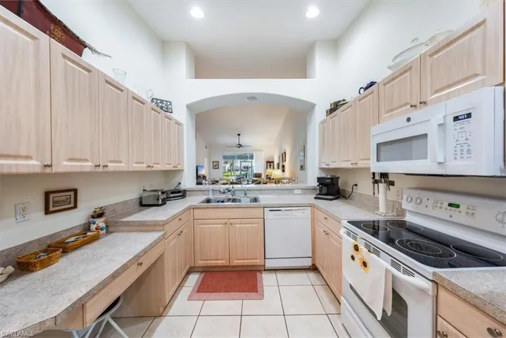 6175  Mandalay  CIR, Naples, FL 34112