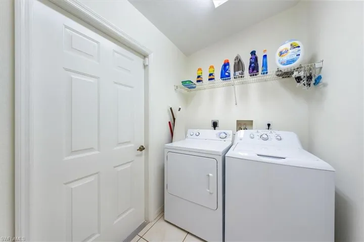 6175  Mandalay  CIR, Naples, FL 34112