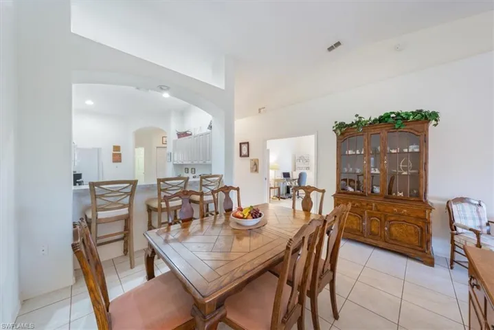 6175  Mandalay  CIR, Naples, FL 34112