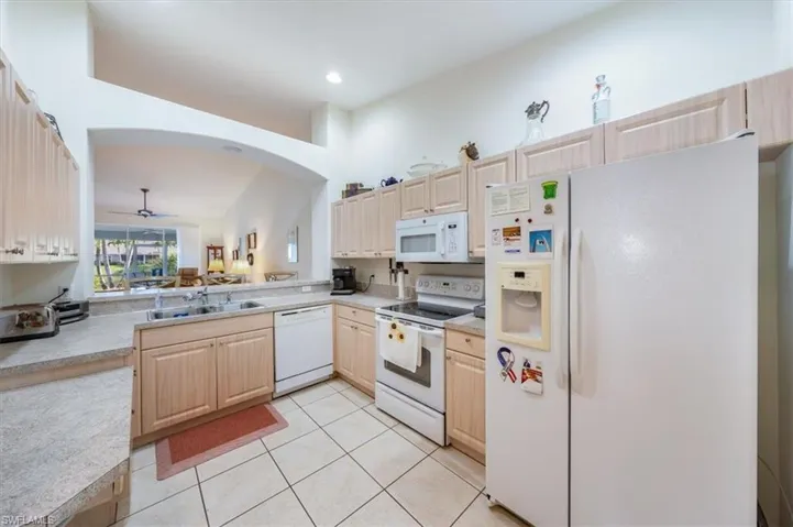 6175  Mandalay  CIR, Naples, FL 34112