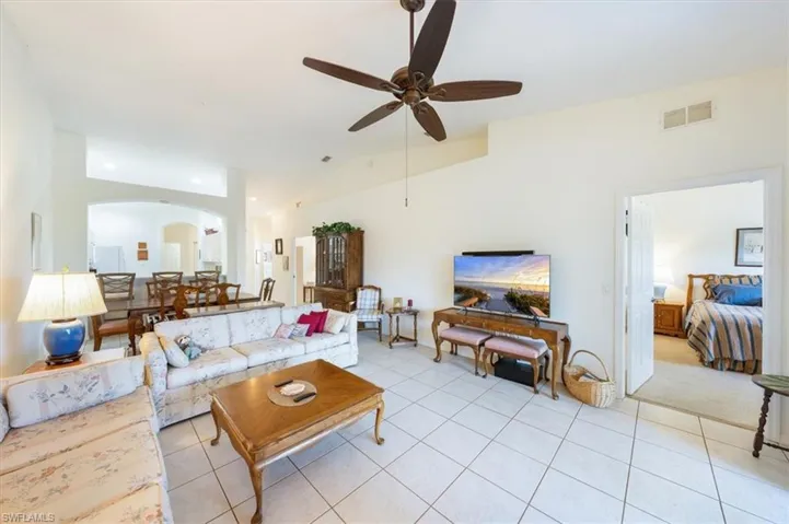 6175  Mandalay  CIR, Naples, FL 34112