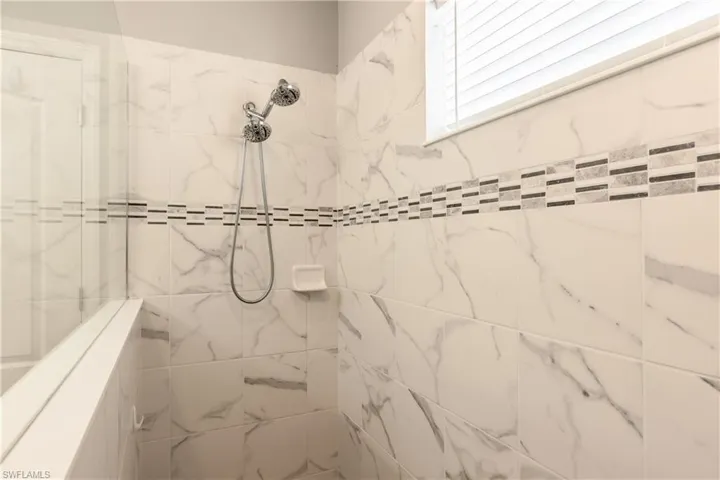 Large walk in Shower