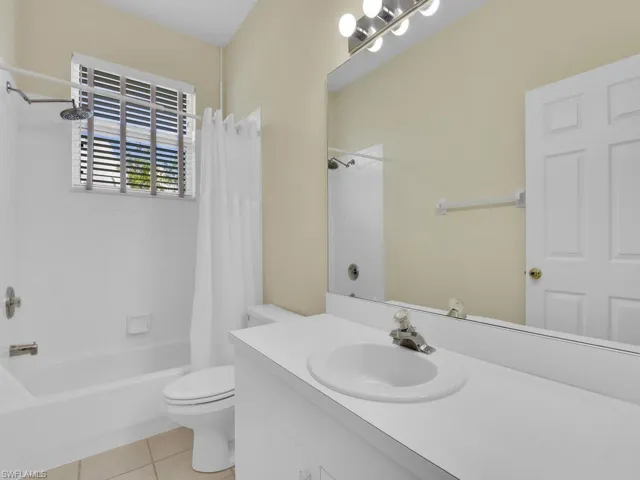 Guest Bath - Second Floor