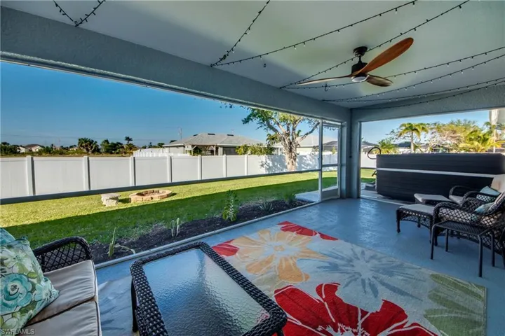 Sunroom / solarium featuring ceiling fan