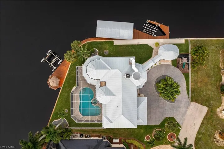 Birds eye view of property