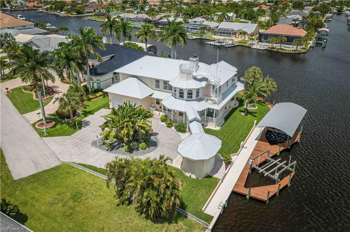 Bird's eye view featuring a residential view and a water view