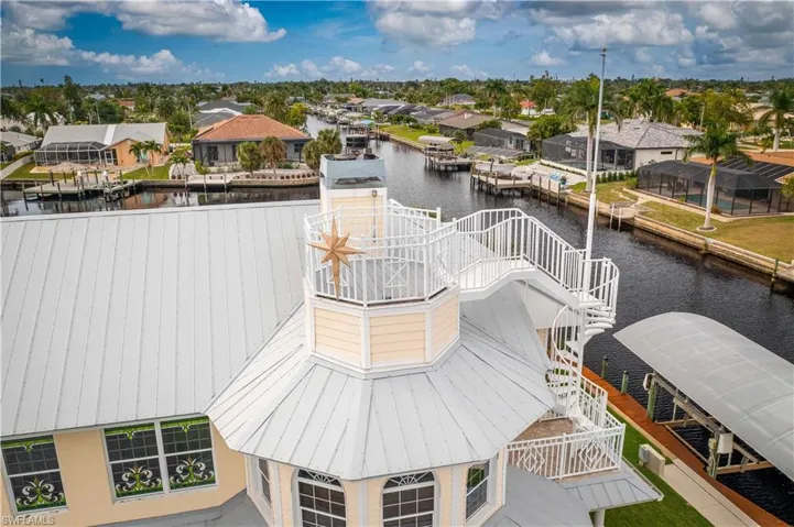 Bird's eye view featuring a residential view and a water view