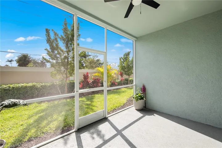 Unfurnished sunroom with ceiling fan