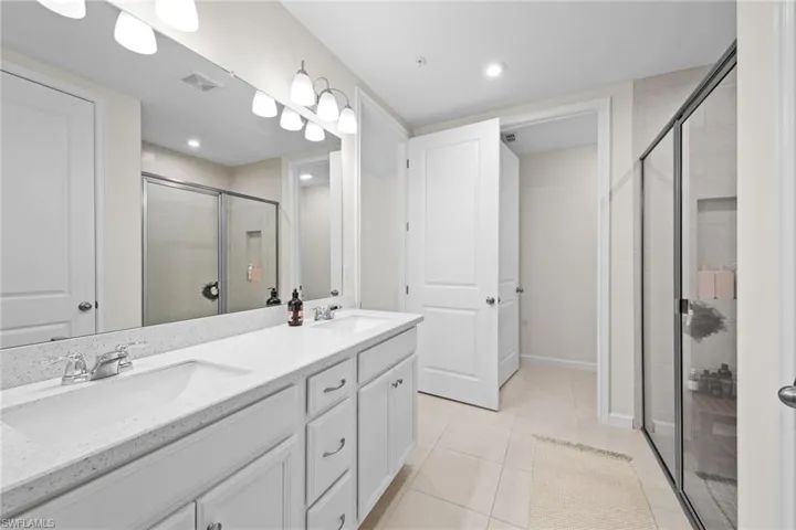 4688  Arboretum  CIR, Naples, FL 34112
