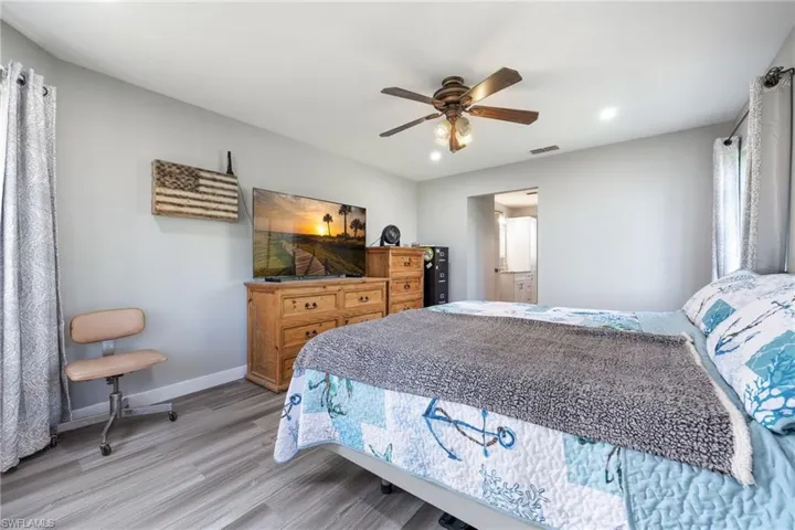 Bedroom featuring light wood finished floors, a ceiling fan, recessed lighting, and baseboards