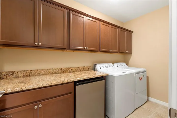 HUGE LAUNDRY ROOM
