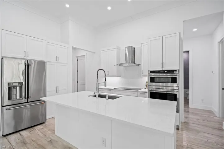82 Tahiti Rd, Marco Island Fl 34145
