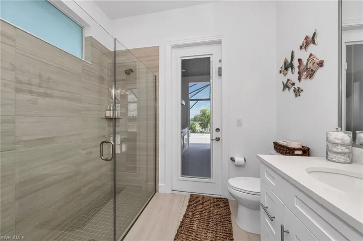 Bedroom/office full bath with lanai access