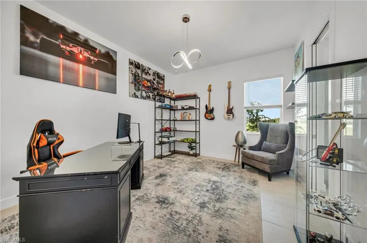 Bedroom/office with full bath and lanai access
