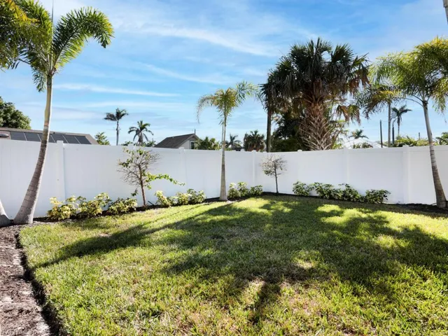 784  11th N ST, Naples, FL 34102