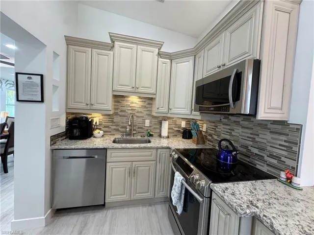 784  11th N ST, Naples, FL 34102