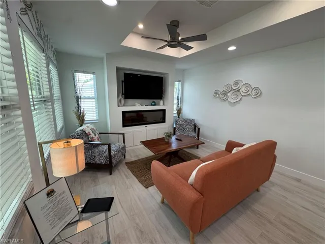 784  11th N ST, Naples, FL 34102