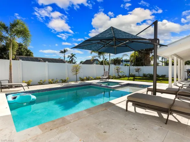 784  11th N ST, Naples, FL 34102