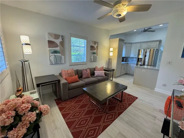 784  11th N ST, Naples, FL 34102