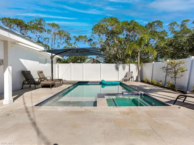 784  11th N ST, Naples, FL 34102