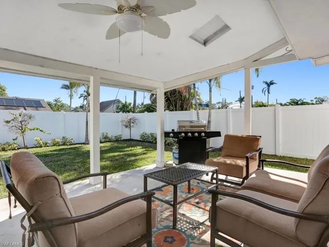 784  11th N ST, Naples, FL 34102