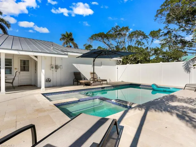 784  11th N ST, Naples, FL 34102