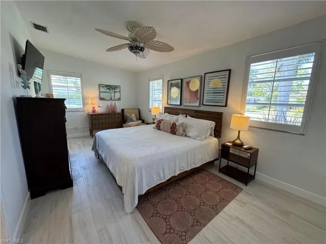 784  11th N ST, Naples, FL 34102