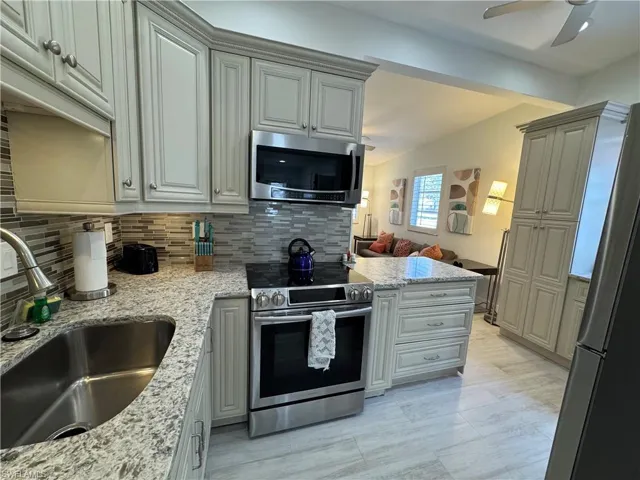 784  11th N ST, Naples, FL 34102
