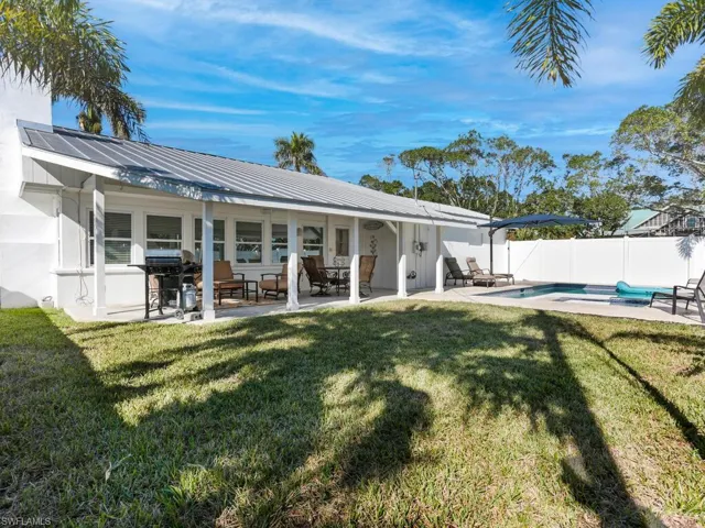 784  11th N ST, Naples, FL 34102