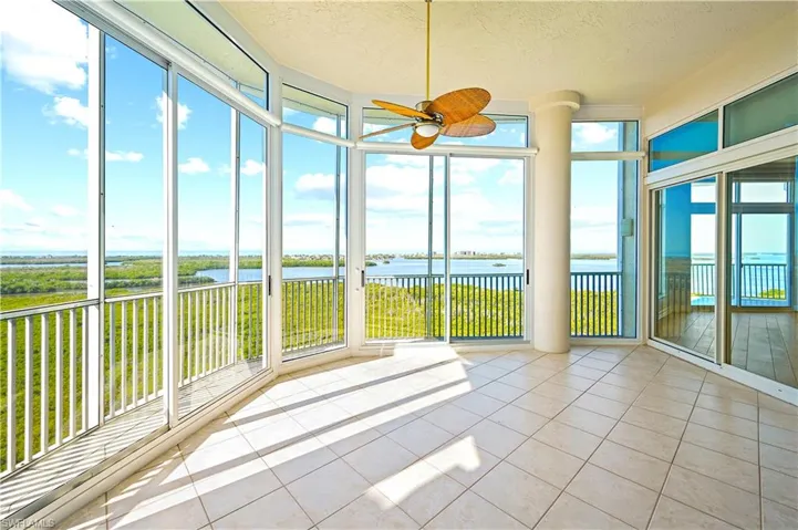 Huge closed in lanai with sliders for open air