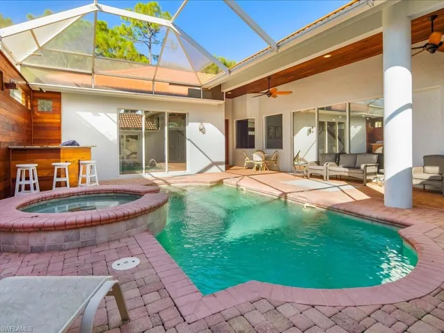 1309  Briarwood  CT, Naples, FL 34104
