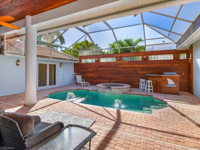 1309 Briarwood Ct, Naples, Florida 34104
