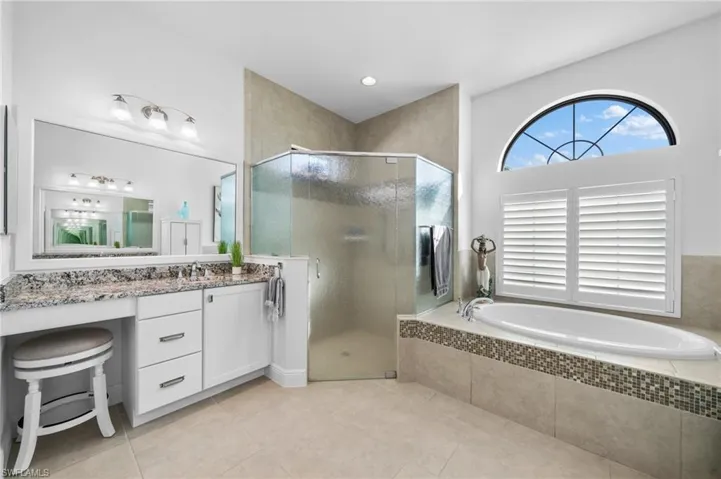 Lovely soaking tub with beautiful natural light!